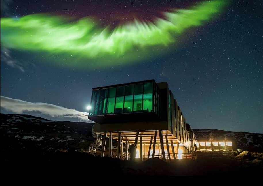 Northern Lights bar at the Ion Adventure Hotel